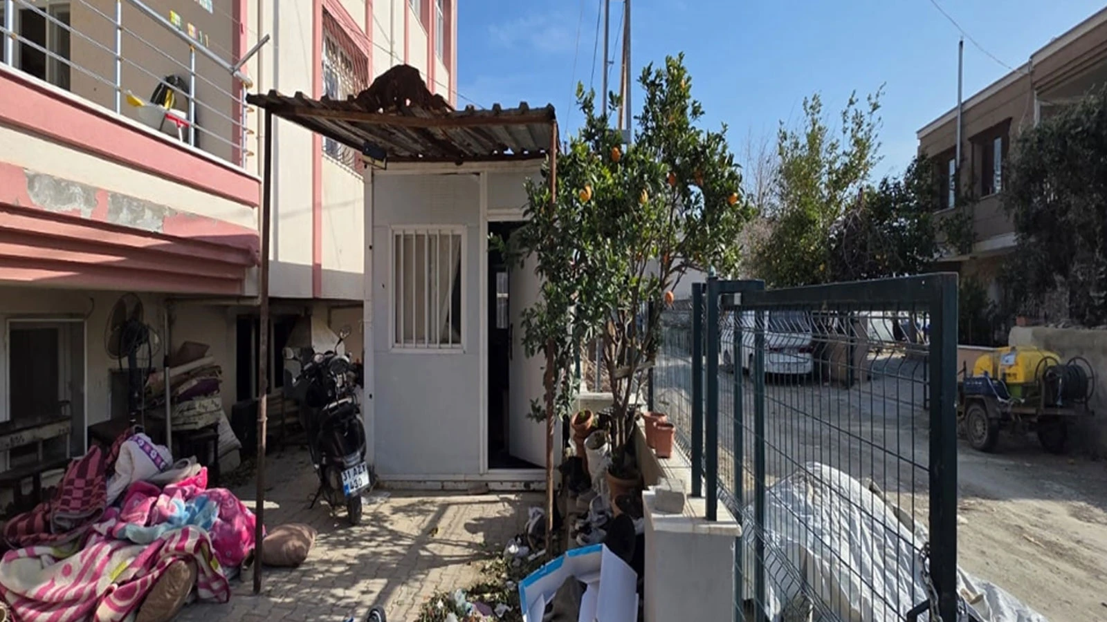 17 yaşındaki genç kız, tabancayla başından vurulmuş halde bulundu