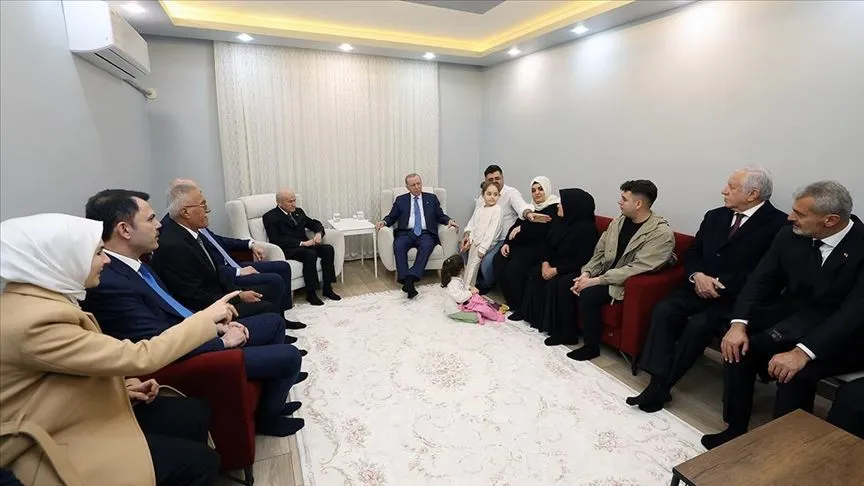 Cumhurbaşkanı Erdoğan, Hatay'da depremzede Karakuş ailesini ziyaret etti