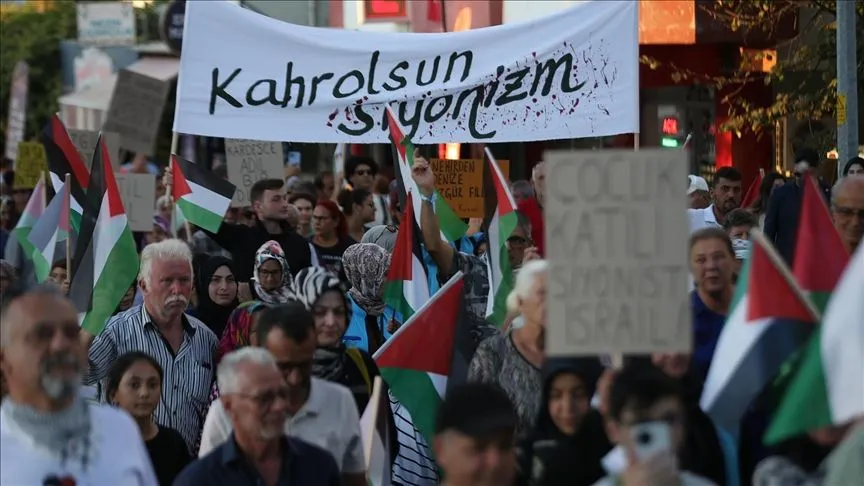 Gökçeada'da binlerce kişi Filistin'e destek verdi