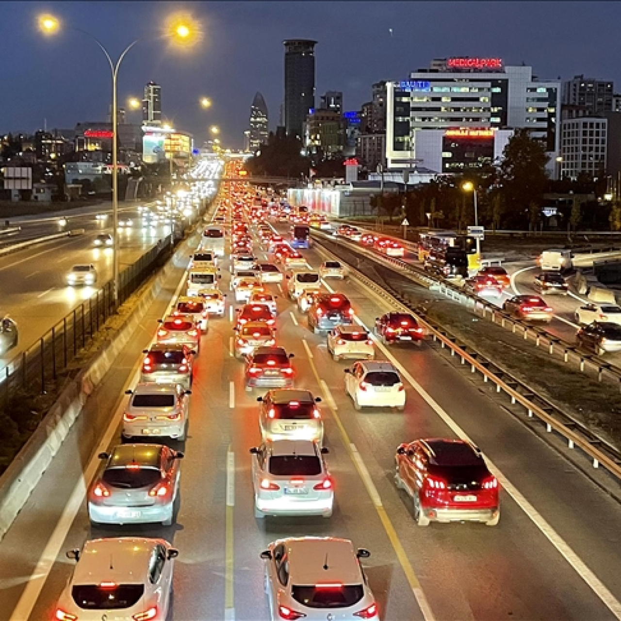 İstanbul'da trafik yoğunluğu yüzde 89'a ulaştı
