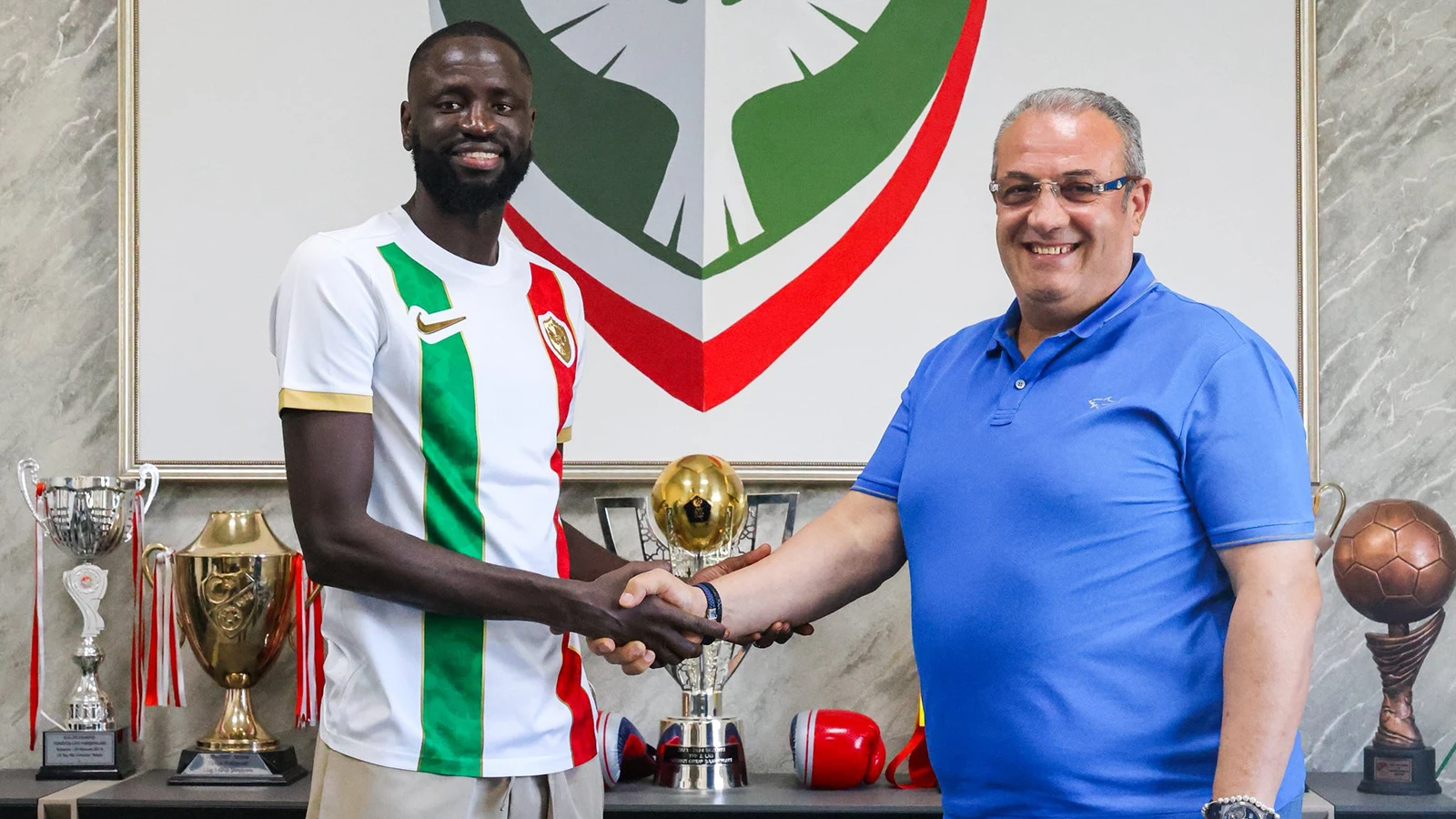 Amedspor, Cheikhou Kouyate'yi renklerine bağladı