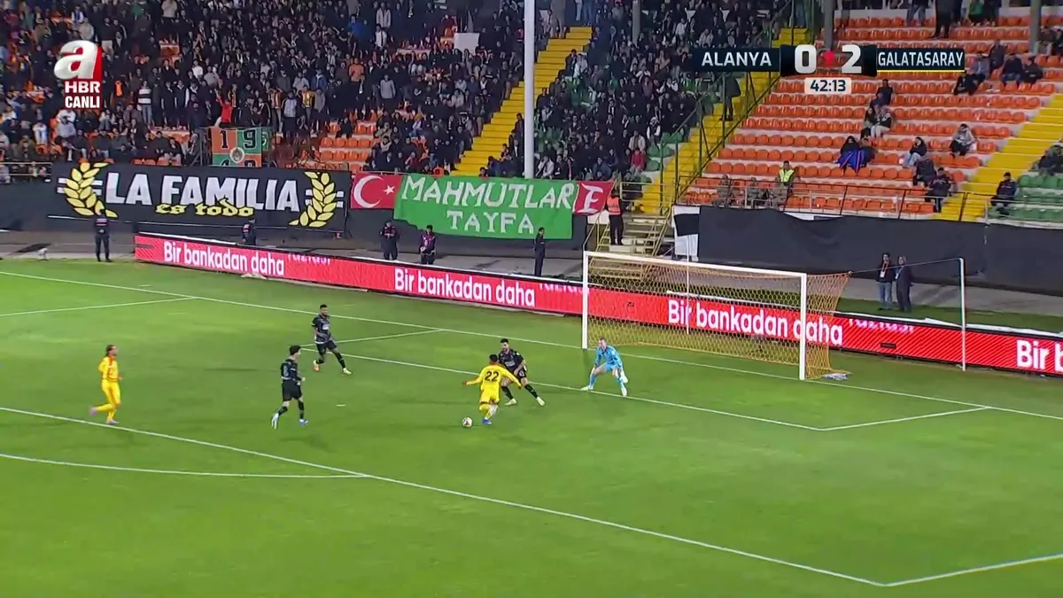 Yaser Asprilla net fırsattan yararlanamadı! İşte o anlar