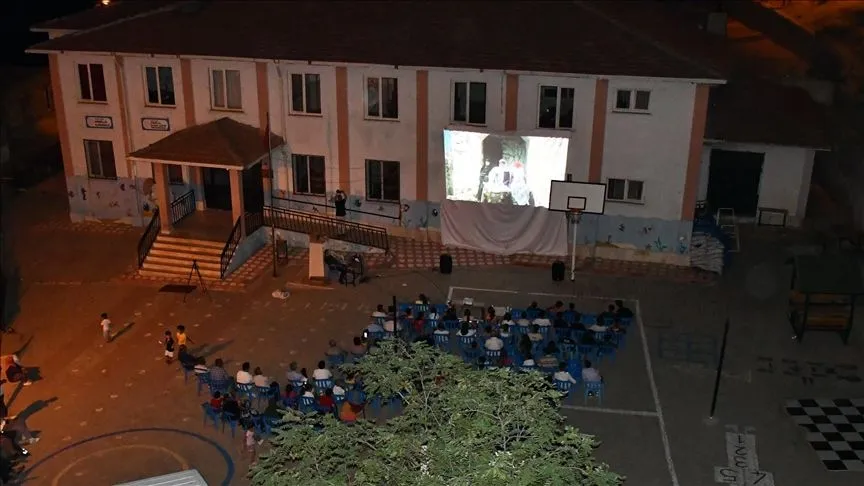 "Hazal" filminde oynayan akrabalarını 46 yıl sonra beyaz perdede izlediler
