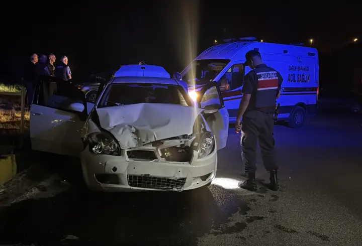 Bolu'da çarpışan iki otomobildeki 4 kişi yaralandı