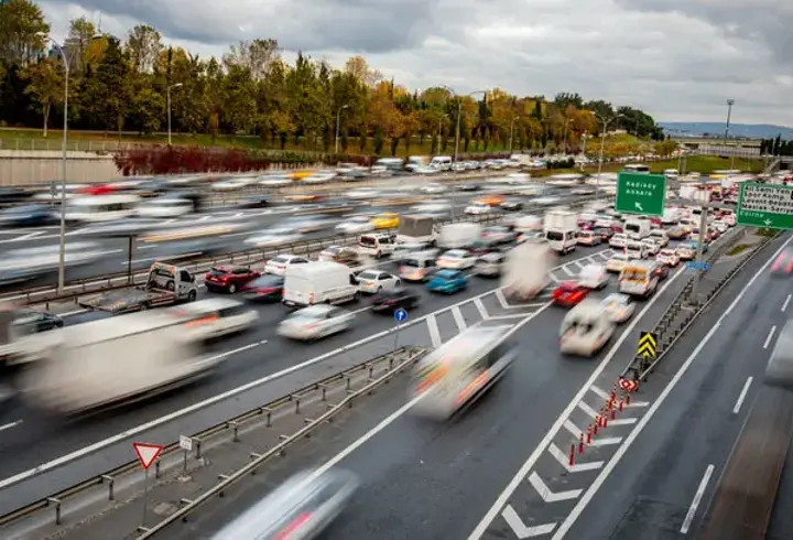 ULUSLARARASI ARAŞTIRMADA İSTANBUL 1 NUMARADA! Trafikte ne kadar zaman kaybediyoruz?