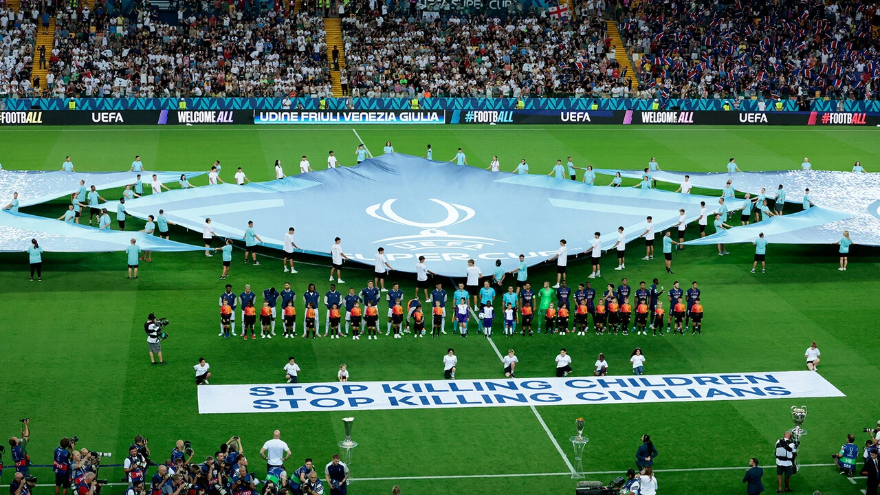 UEFA Süper Kupa finali öncesinde Filistin'e destek pankartı