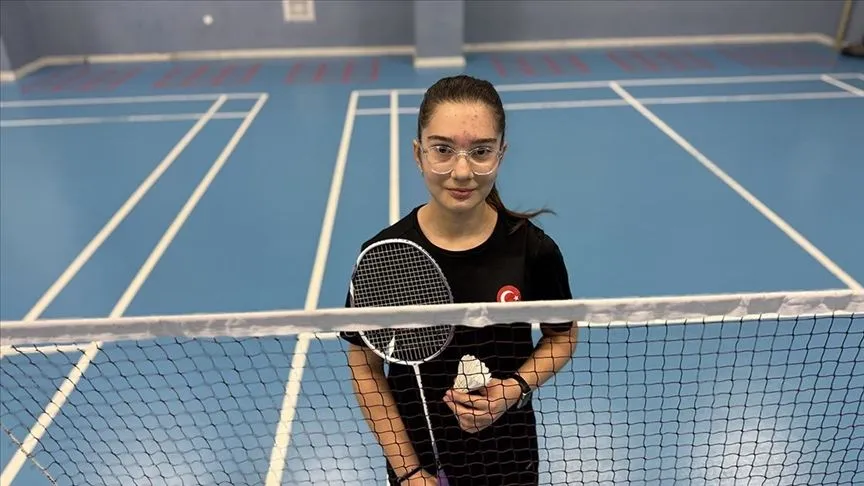 Milli badmintoncu Beril'in hedefi Avrupa'da kürsü