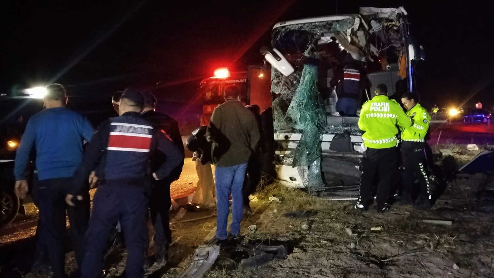 Denizli'de minibüs yolcu otobüsüyle çarpıştı! Çok sayıda yaralı var