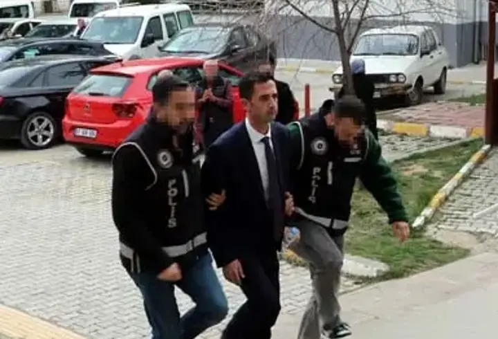 Belediye başkanı 'rüşvet' ve 'zimmet' suçlamasıyla tutuklandı