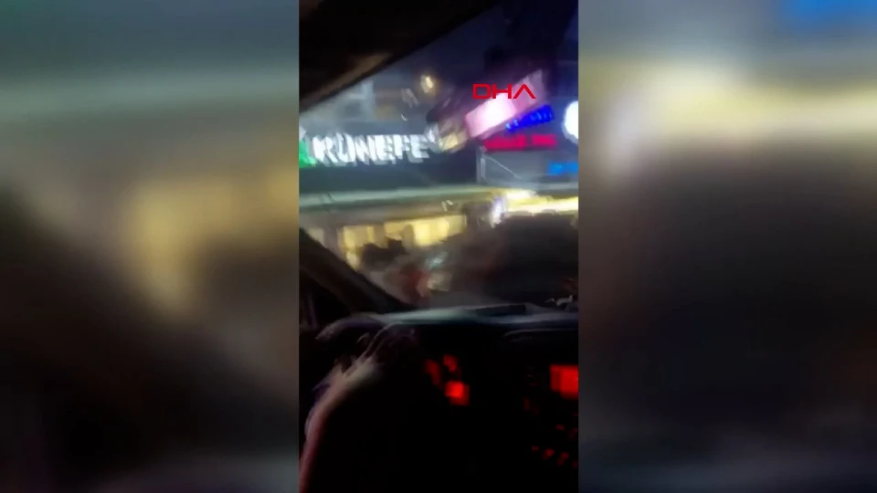 Sarıyer'de Trafikte Dehşet: Aracın Camını Kırdı, Çocuk Korkudan Ağladı