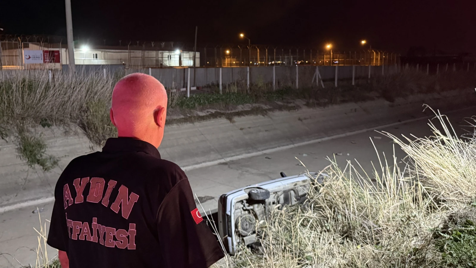 Aydın'da otomobil sulama kanalına devrildi: 2 yaralı