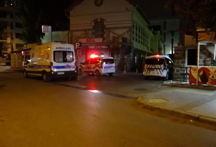 İzmir'de Silahlı Saldırı: Eğlence Mekanı İşletmecisi Yaralandı