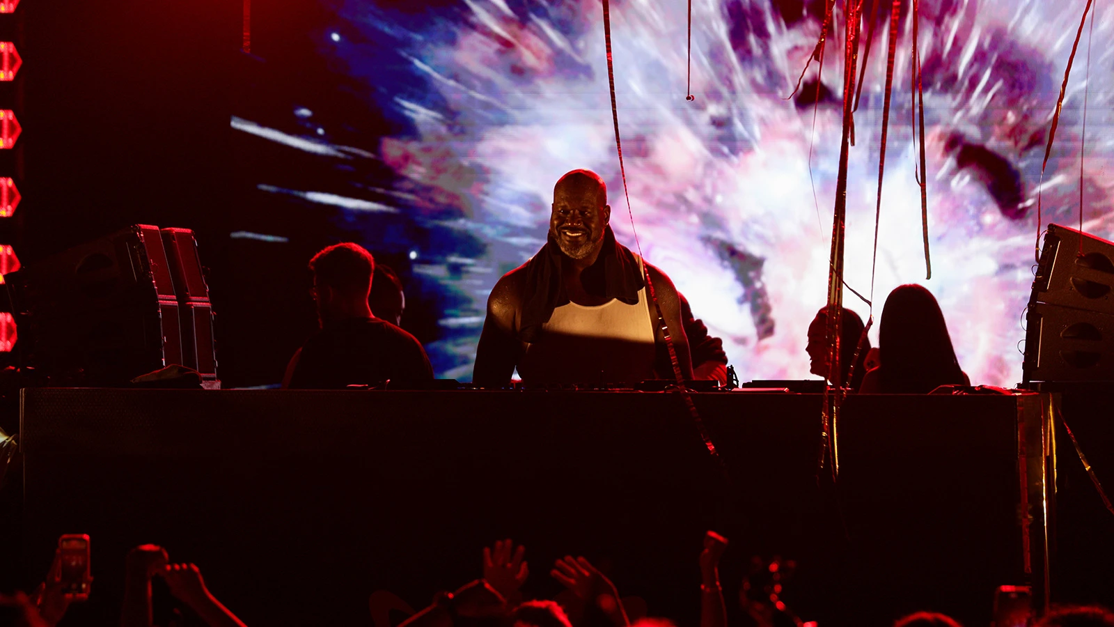Basketbol efsanesi Shaquille O'Neal'dan Antalya'da DJ performansı