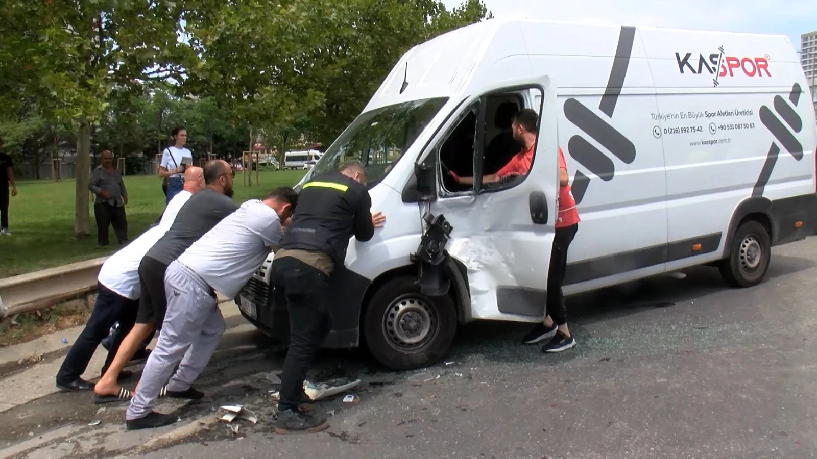 Kartal'da zincirleme trafik kazası