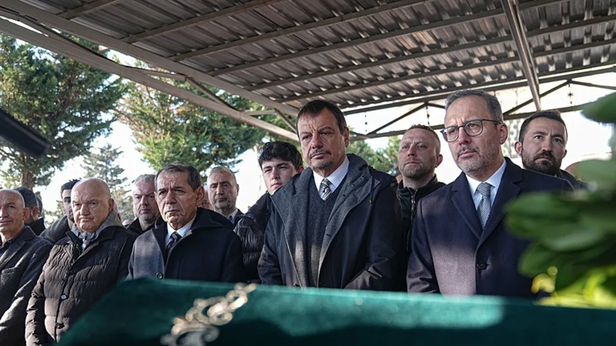 Ergin Ataman'ın annesi son yolculuğuna uğurlandı