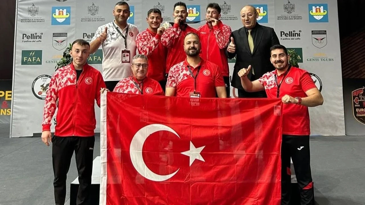 Milli halterci Mustafa Eliş, gençler Avrupa şampiyonu oldu