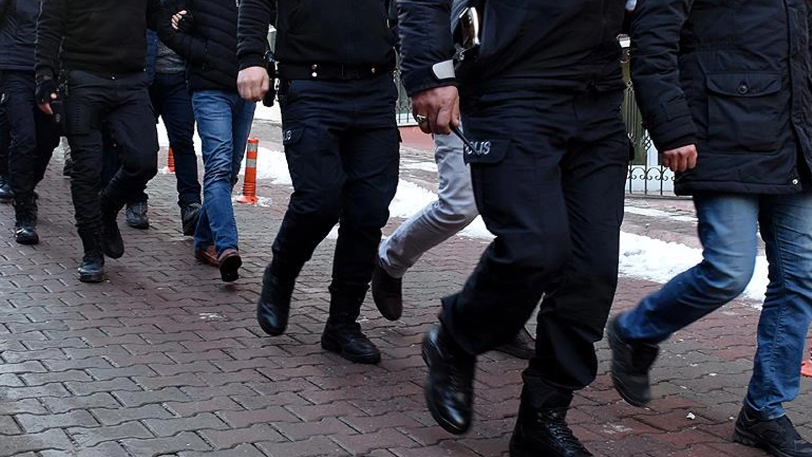 Ankara merkezli 6 ilde FETÖ operasyonu:10 gözaltı kararı