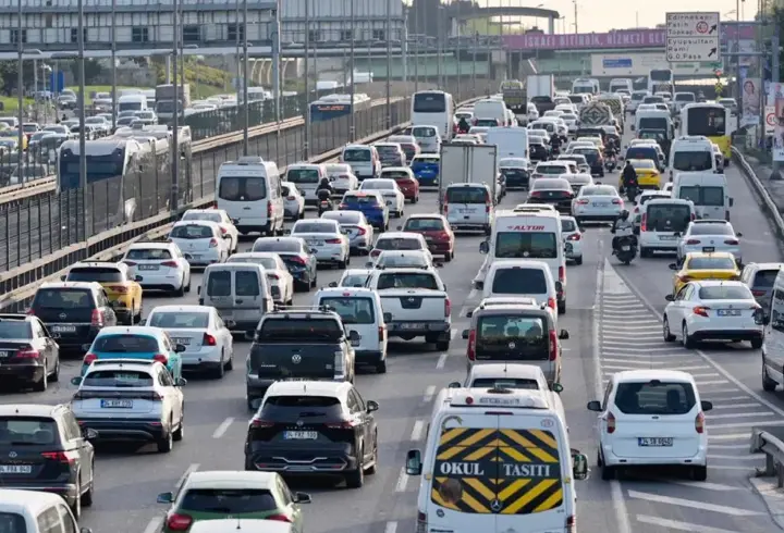 Direksiyonda eriyen ömür: İstanbullular geçen yıl trafikte 105 saat kaybetti