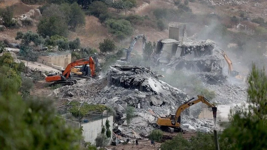 İsrail ordusu, işgal altındaki Batı Şeria'da Filistinlilere ait 3 evi yıktı, 7 kişiyi gözaltına aldı