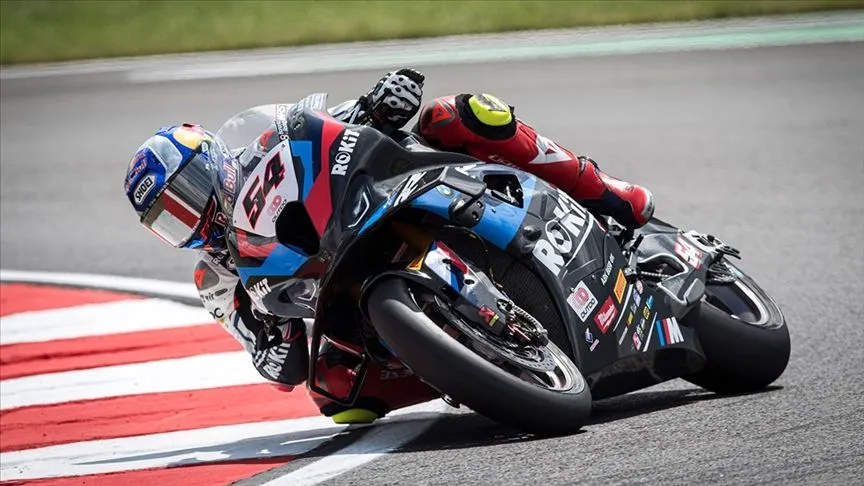 Milli motosikletçi Toprak Razgatlıoğlu, Çekya'da superpole yarışını da kazandı