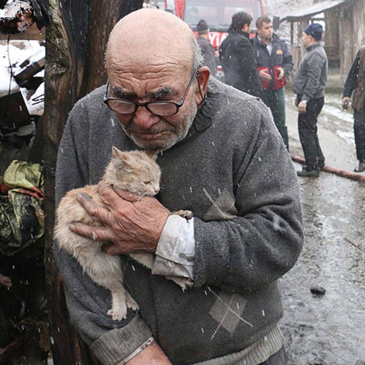 Fotoğrafı akıllara kazınan Ali amcadan acı haber!