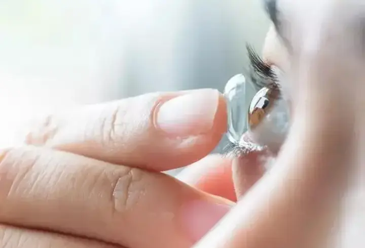 "Süper görüş" sağlayan kontakt lensler geliştirildi