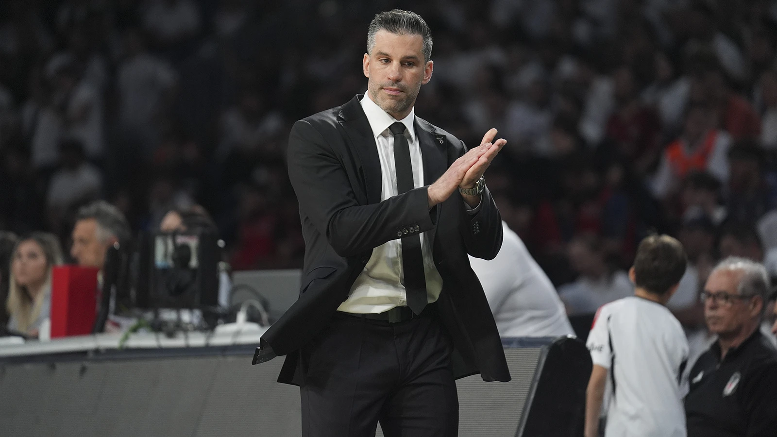 Beşiktaş, başantrenör Dusan Alimpijevic'in sözleşmesini uzattı