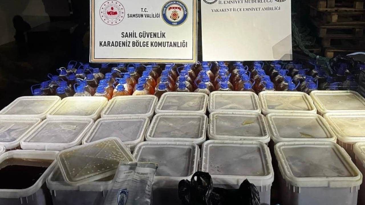 Balıkçı teknesine kaçak bal operasyonu: 1 ton 240 kilo bal ele geçirildi