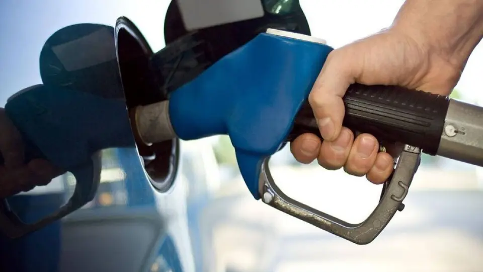 Eşel mobil sonrası benzin ve motorine yeni zam