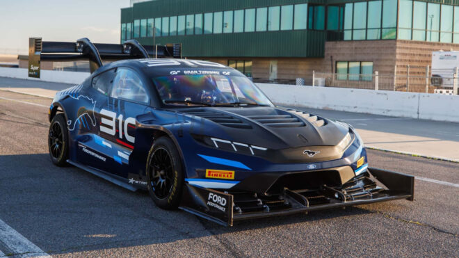 Ford, özel hazırlanan elektrikli Mach-E ile Pikes Peak’teki açık sınıfın liderliğini elde etti