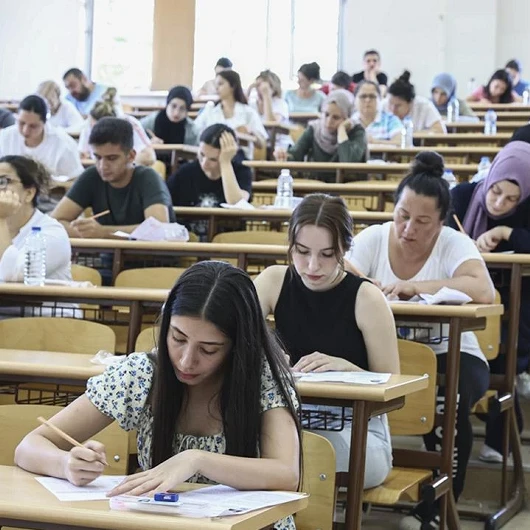 KPSS Ortaöğretim En Erken Kaçta Çıkılır? İlk Kaç Dakika Salondan Çıkılmaz? İşte ÖSYM Çıkış Saatleri