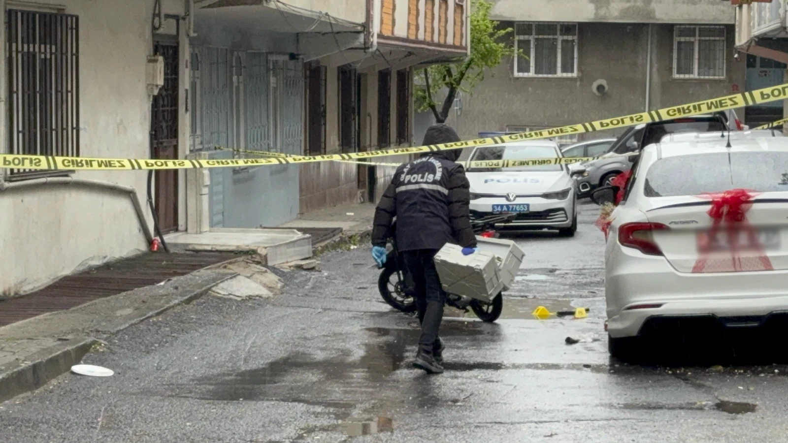 Motosikletli saldırganların ateş ettiği kişi yaralandı