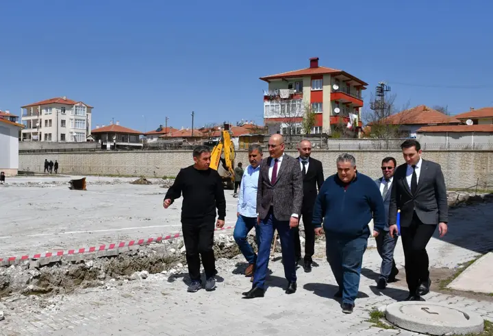 Sorgun Kaymakamı Aydın, spor tesisi inşaatlarını inceledi