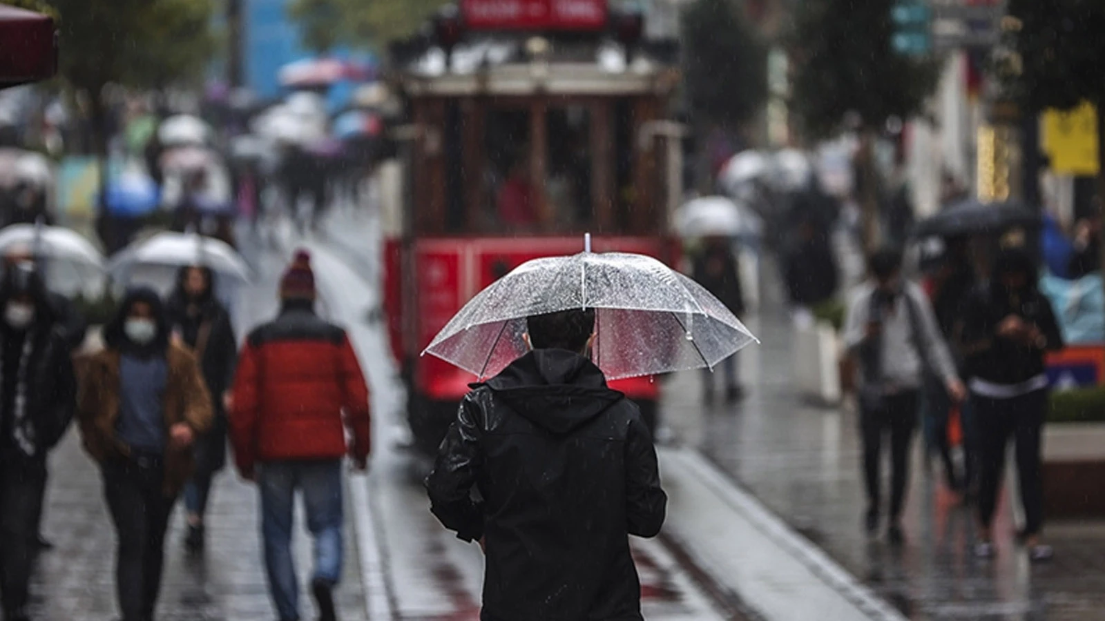 İstanbul dahil 68 ile sarı kodlu uyarı: Kuvvetli rüzgar, sağanak yağış ve kar geliyor...
