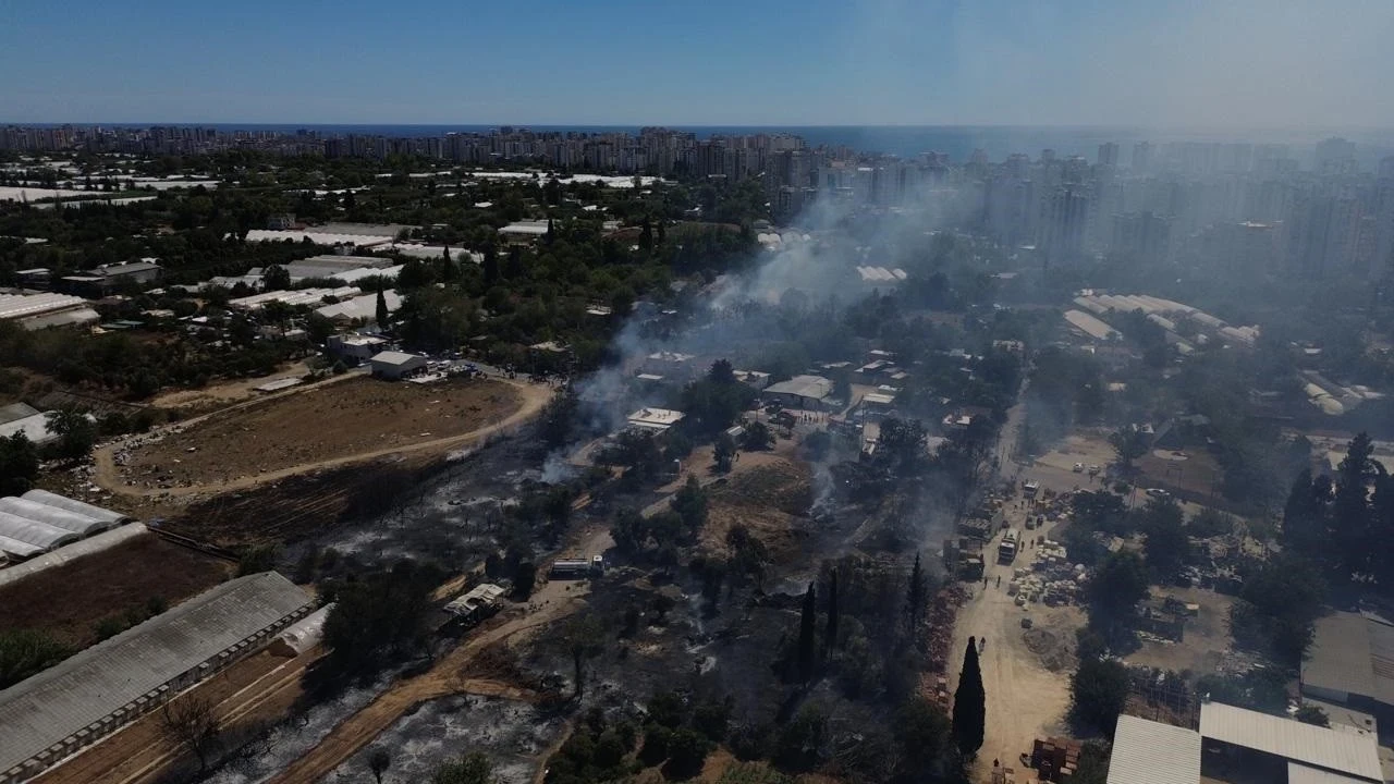 Antalya Kırcami’de çıkan yangın kontrol altına alındı