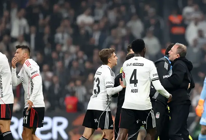 Derbi gergin geçiyor! Orkun Kökçü ve Sergen Yalçın atıldı