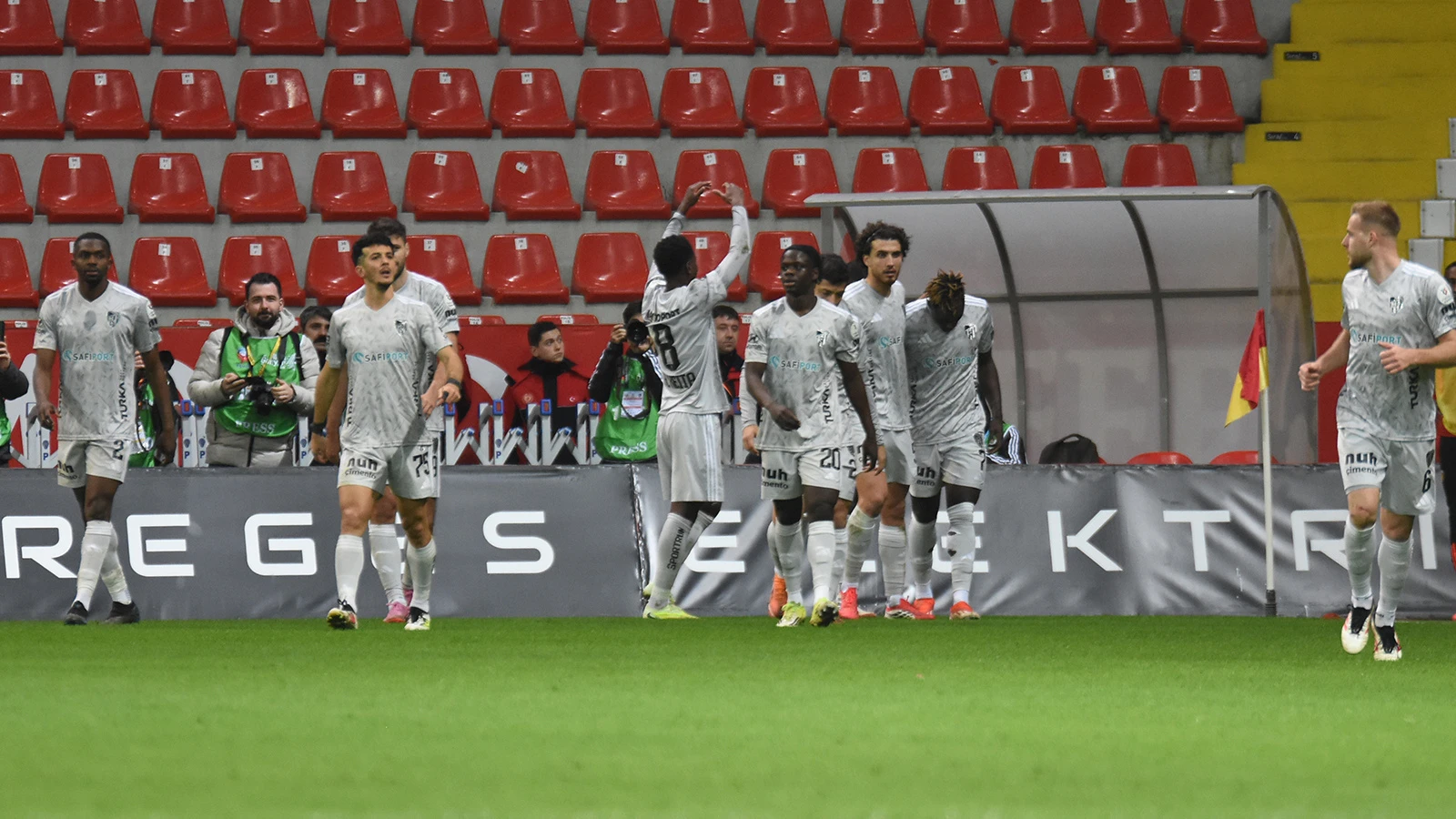 Kocaelispor, Kayserispor'u devirerek nefes aldı