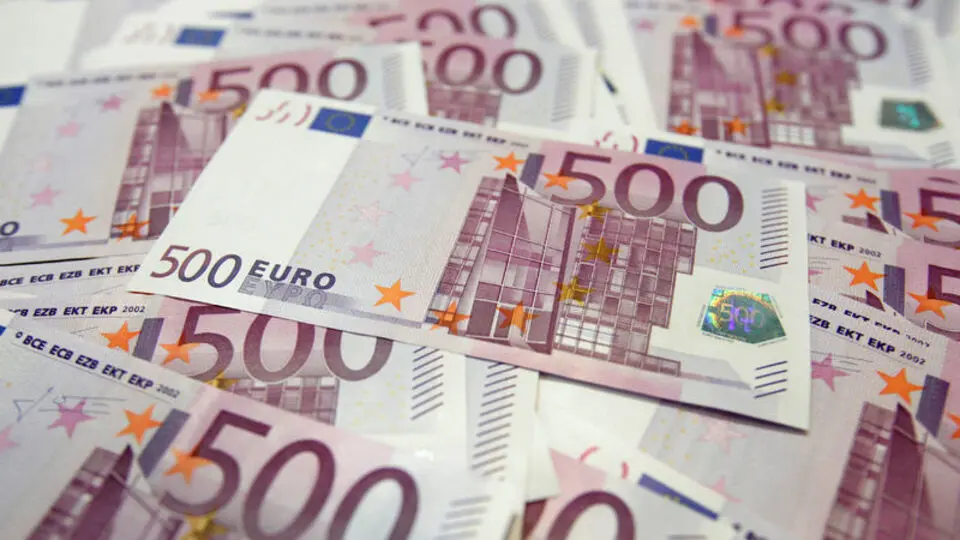 Hazine'nin euro tahviline talep üç katı aştı