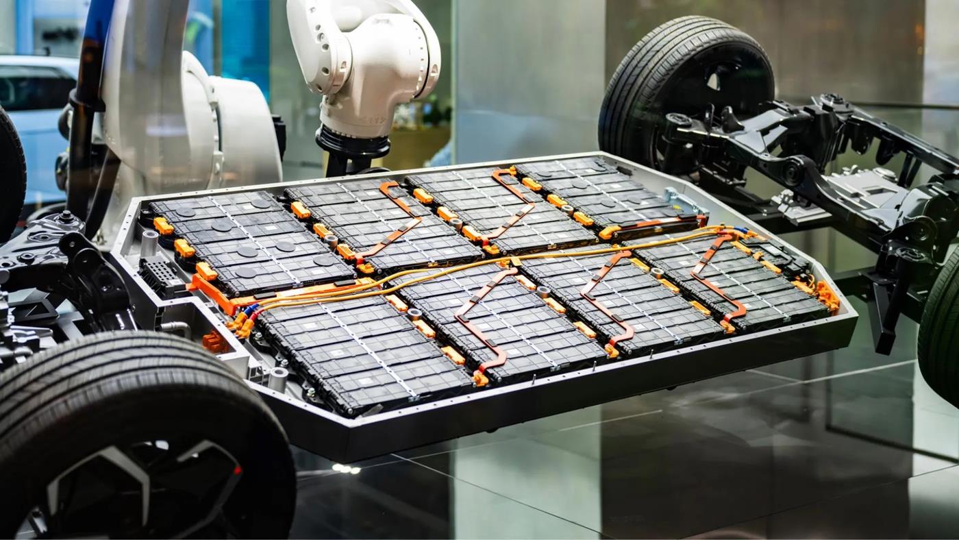 Geely’den dikkat çeken çıkış: “Lityum elektrikli araçlar fazla ağır”