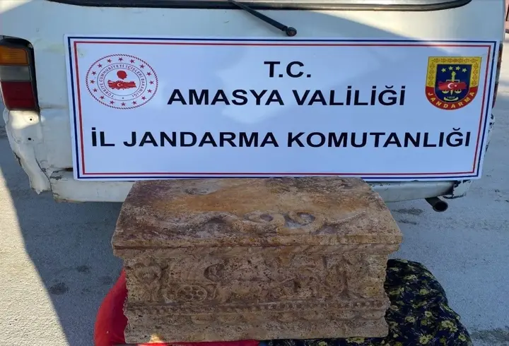 Amasya'da Roma dönemine ait mini lahit ele geçirildi; 1 gözaltı