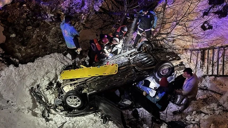 Kahramanmaraş'ta köprüden düşen otomobildeki 5 kişi yaralandı