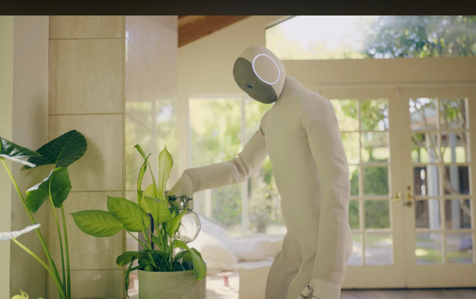 1X Neo insansı robot fiyatı ile dikkat çekiyor