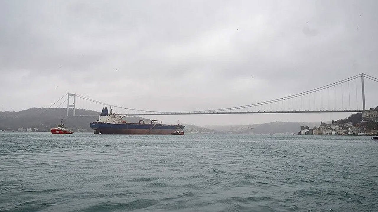 İstanbul Boğazı'nda Gemi Trafiği Askıya Alındı