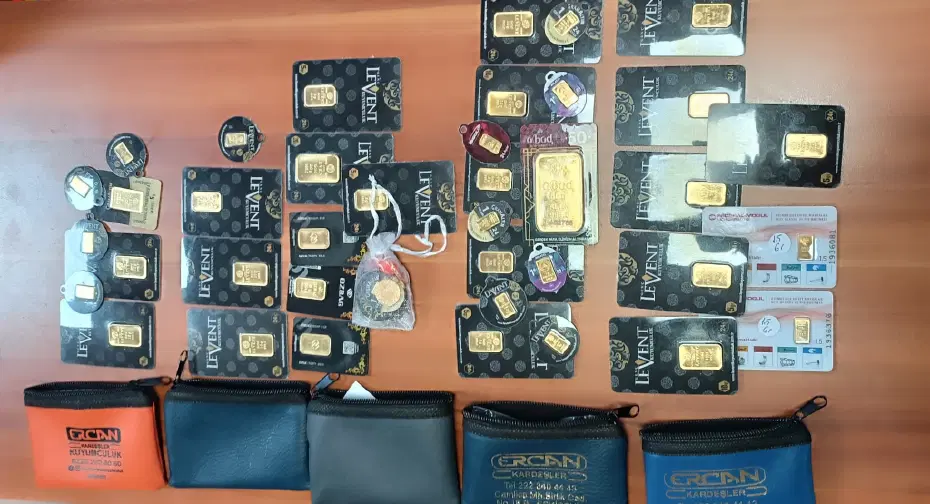 Sahipsiz sanıldı, içinden servet çıktı. 237 gram altını teslim etti