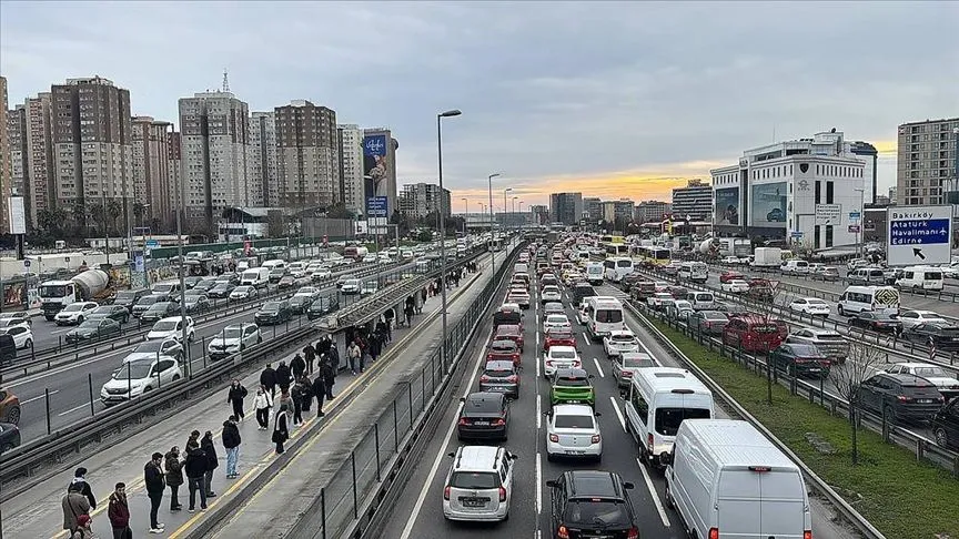 İstanbul'da iftar öncesi trafik yoğunluğu yüzde 83'e yükseldi
