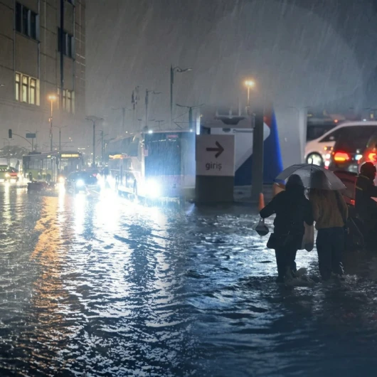 Meteoroloji Alarm Verdi! İstanbul Dahil 36 İlde Kuvvetli Yağış Uyarısı
