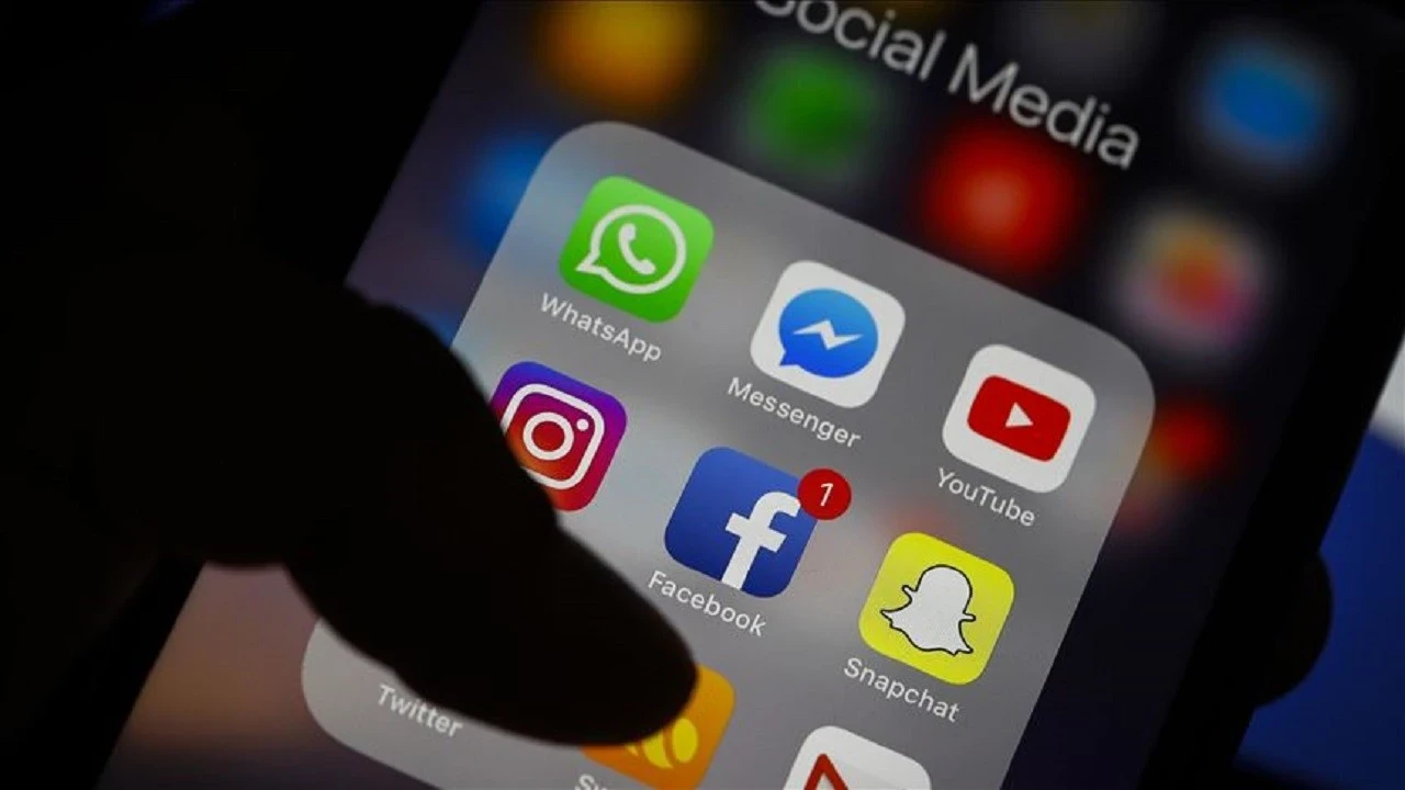 Apple etkisi: WhatsApp’a Liquid Glass tasarımı geliyor