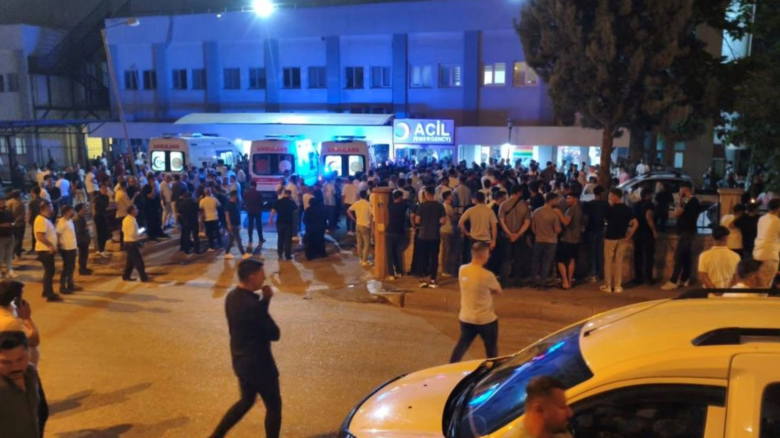 Düğün salonuna silahlı saldırı: Ölü ve yaralılar var