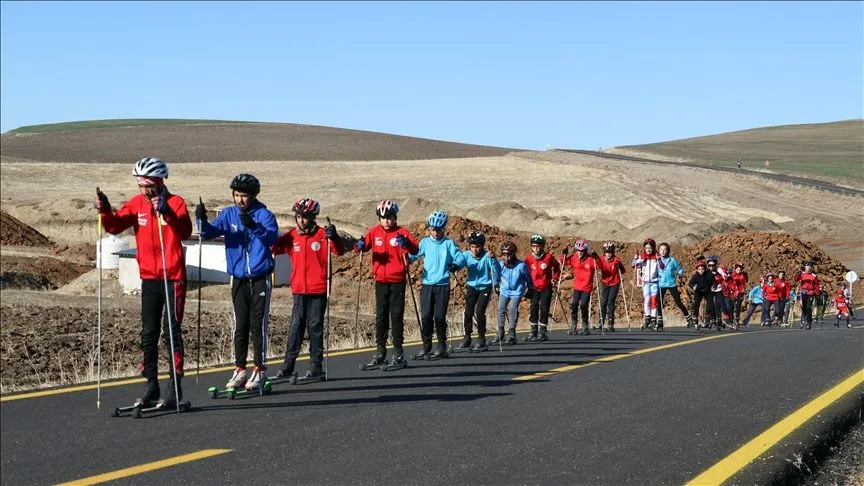 Kayaklı koşu sporcularının "kar beklentisi"