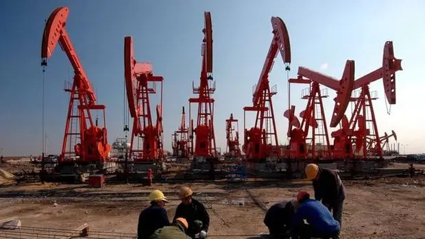 EIA, 2025 için petrol fiyatı tahminini aşağı yönlü revize etti